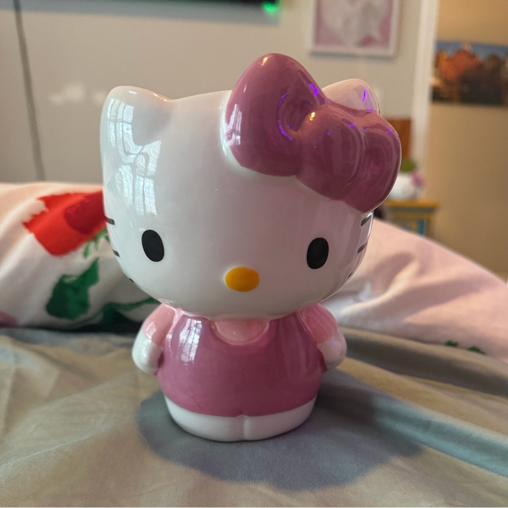 Hello Kitty White & Pink Ceramic Storage Figure